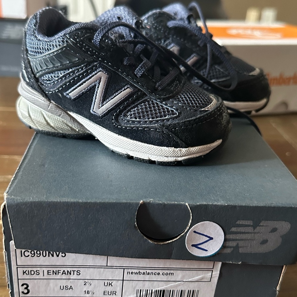 New Balance 990 V5